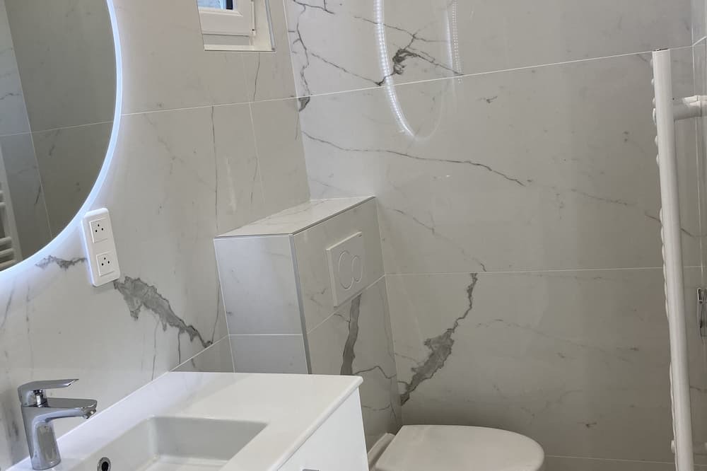 Photo of Bathroom in Le Plessis-Robinson