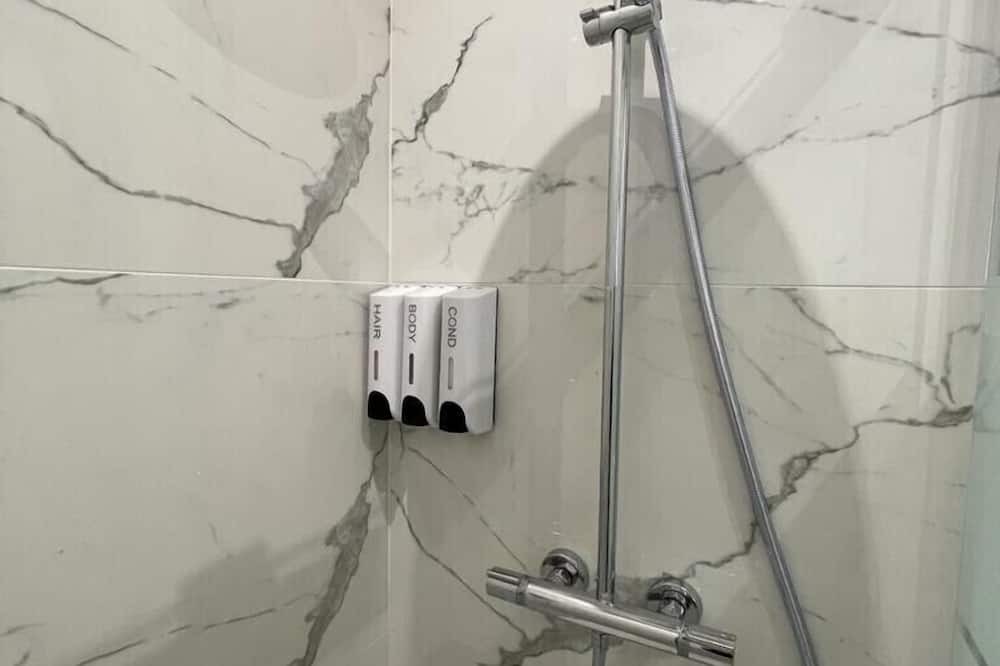 Photo of Bathroom in Le Plessis-Robinson