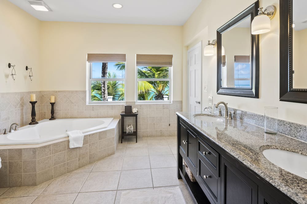 Photo of Bathroom in Tar Bay