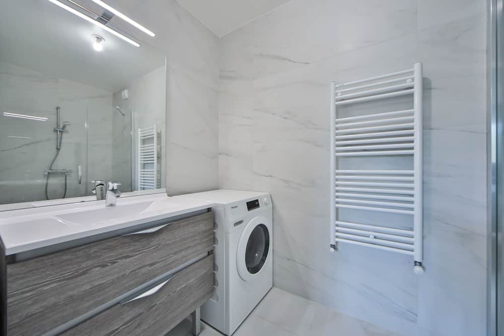 Photo of Bathroom in La Varenne Saint-Hilaire