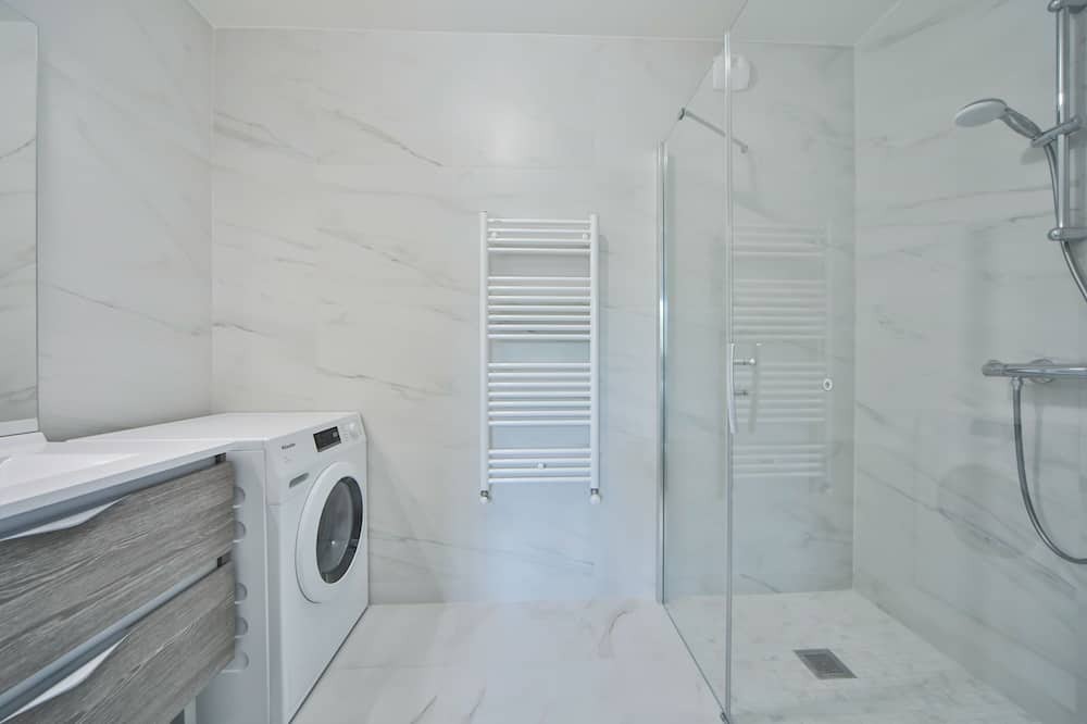 Photo of Bathroom in La Varenne Saint-Hilaire
