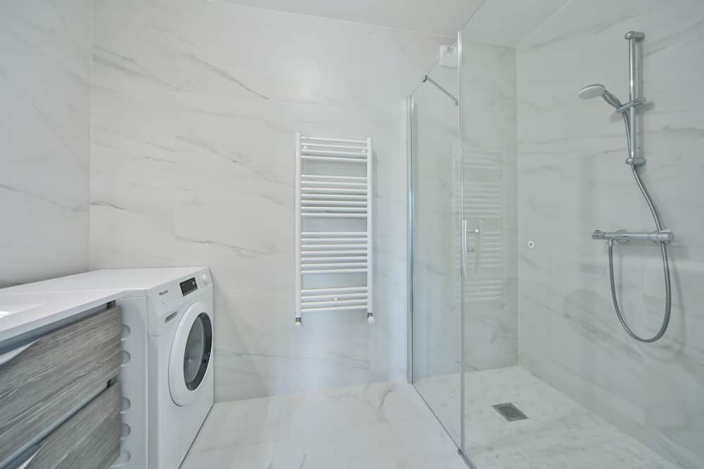 Photo of Bathroom in La Varenne Saint-Hilaire