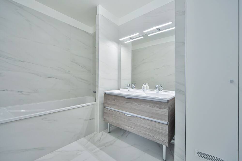 Photo of Bathroom in La Varenne Saint-Hilaire