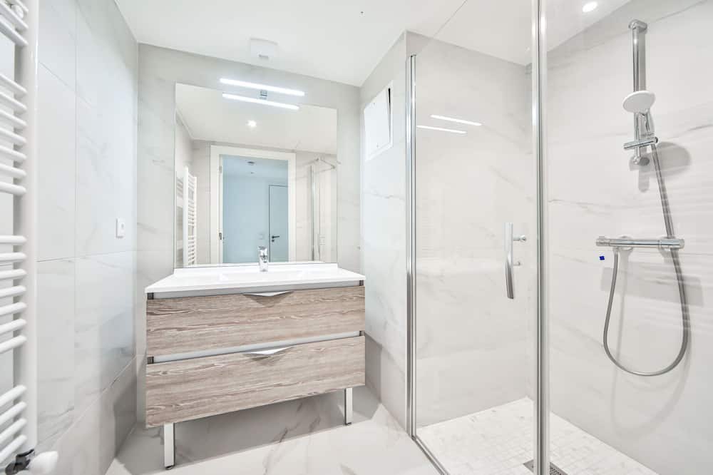 Photo of Bathroom in La Varenne Saint-Hilaire