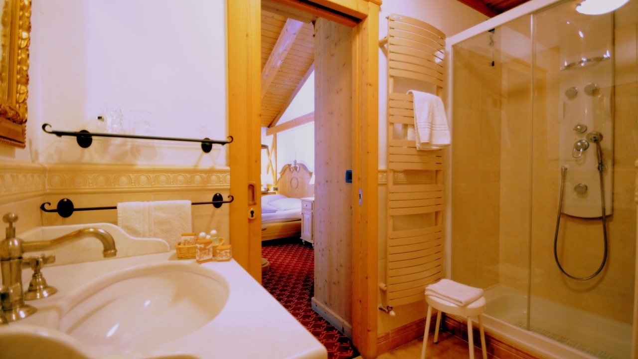 Photo of Bathroom in Livinallongo del Col di Lana