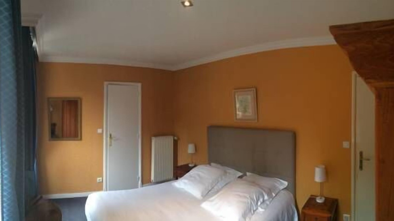 Photo of Bedroom in La Varenne Saint-Hilaire