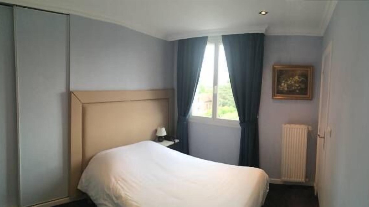 Photo of Bedroom in La Varenne Saint-Hilaire