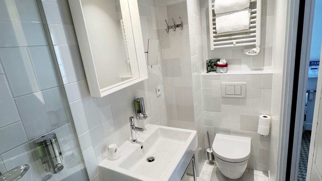 Photo of Bathroom in Montparnasse
