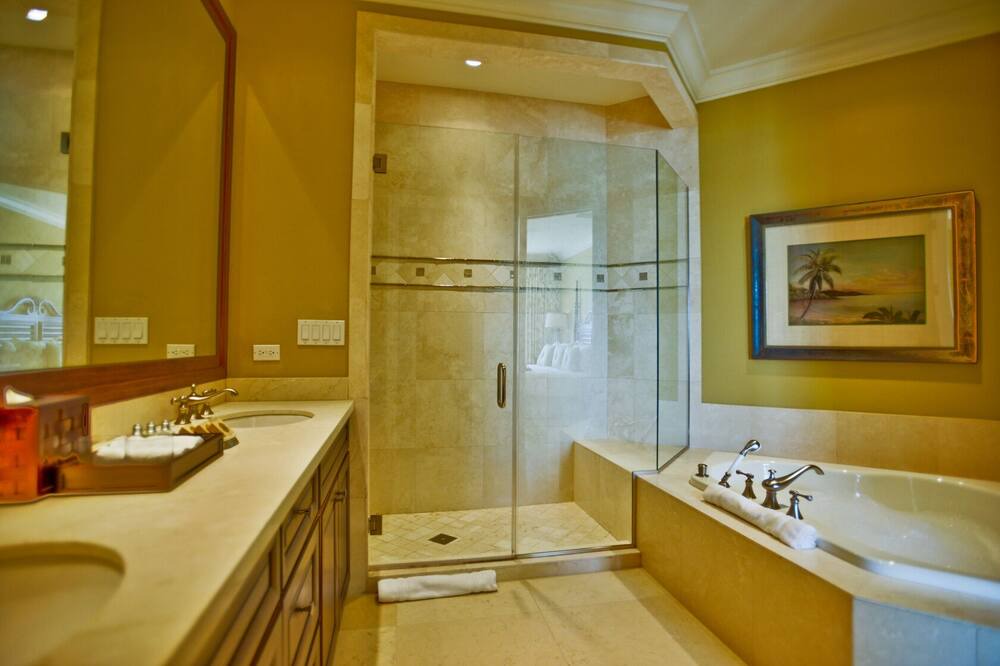Photo of Bathroom in Rokers Point