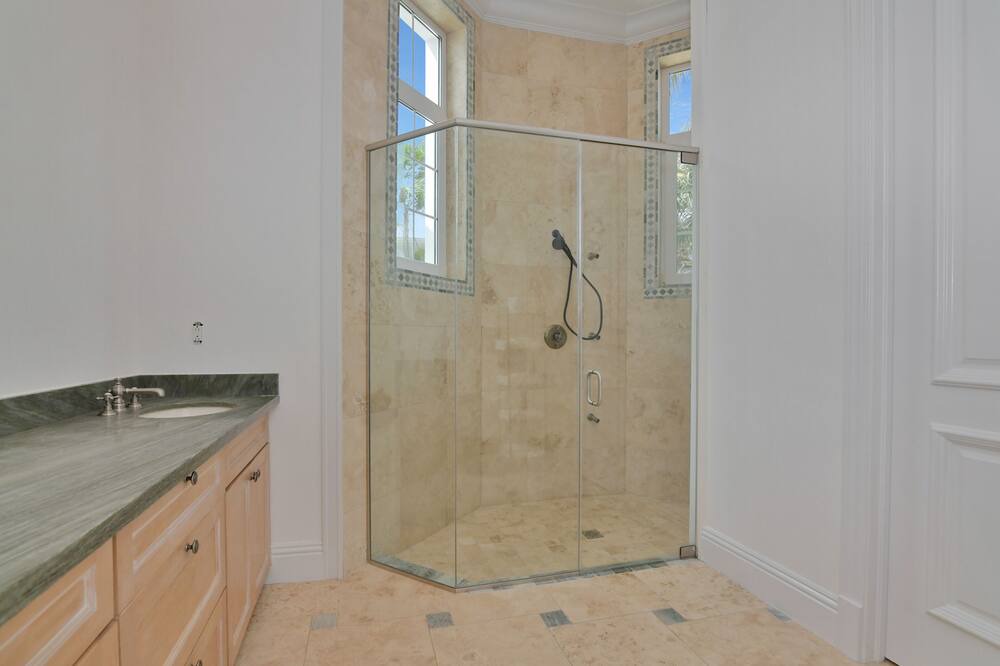 Photo of Bathroom in Rokers Point