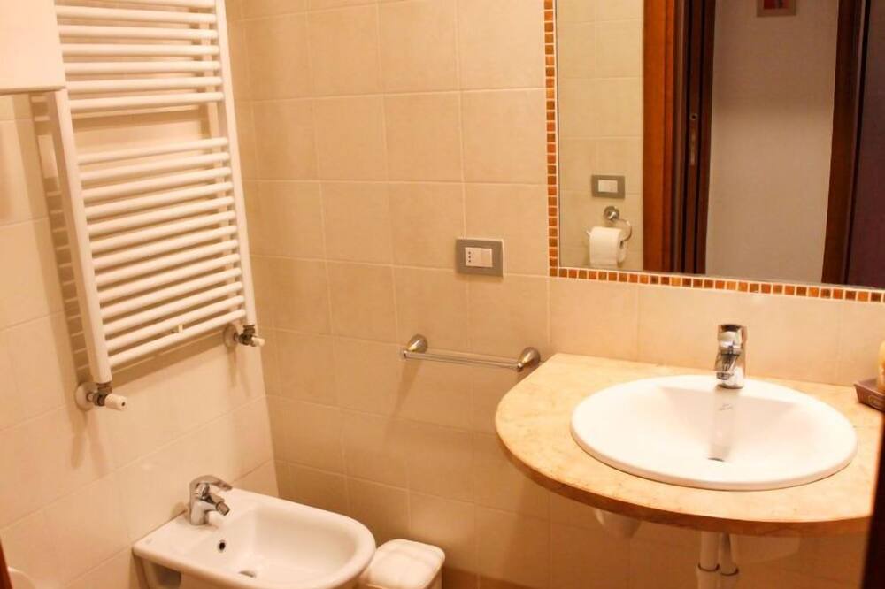 Photo of Bathroom in Montioni