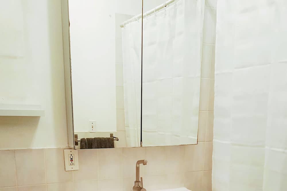 Photo of Bathroom in Bedford-Stuyvesant