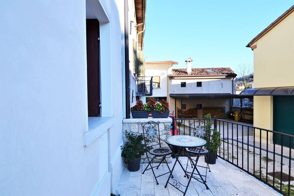 Photo of Patio Balcony in Miane