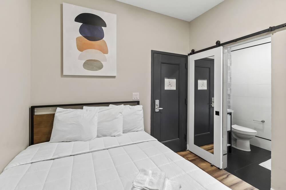 Photo of Bedroom in Bloomingdale