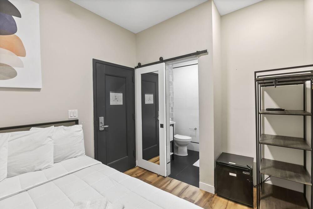 Photo of Bedroom in Bloomingdale