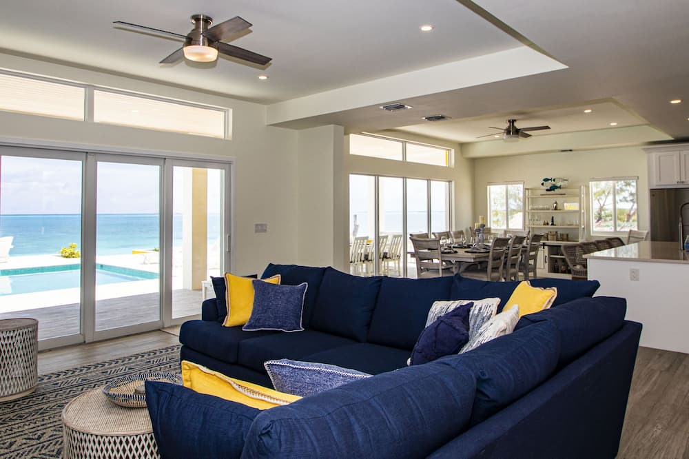Photo of Livingroom in Tar Bay