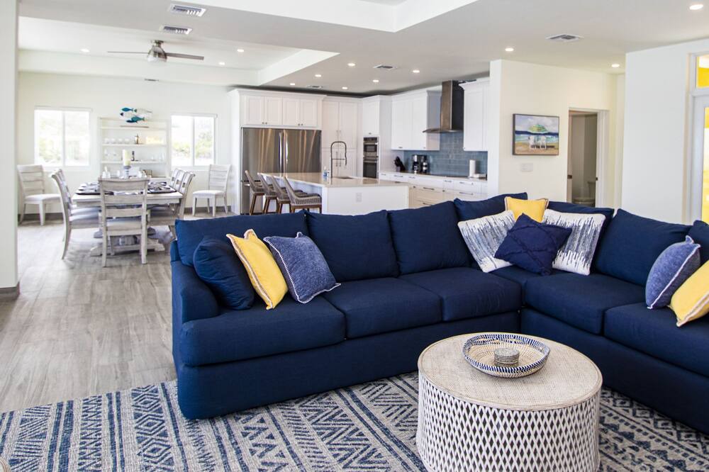 Photo of Livingroom in Tar Bay