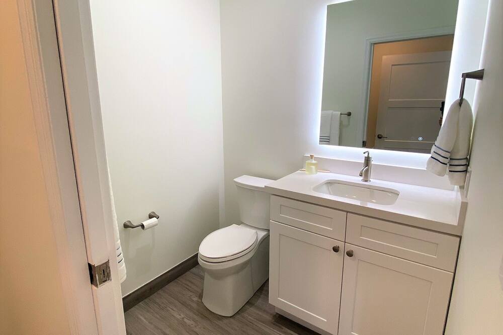 Photo of Bathroom in Tar Bay