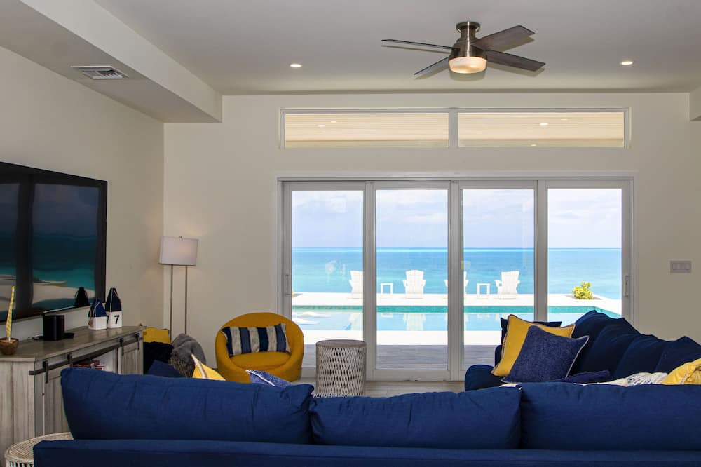 Photo of Livingroom in Tar Bay