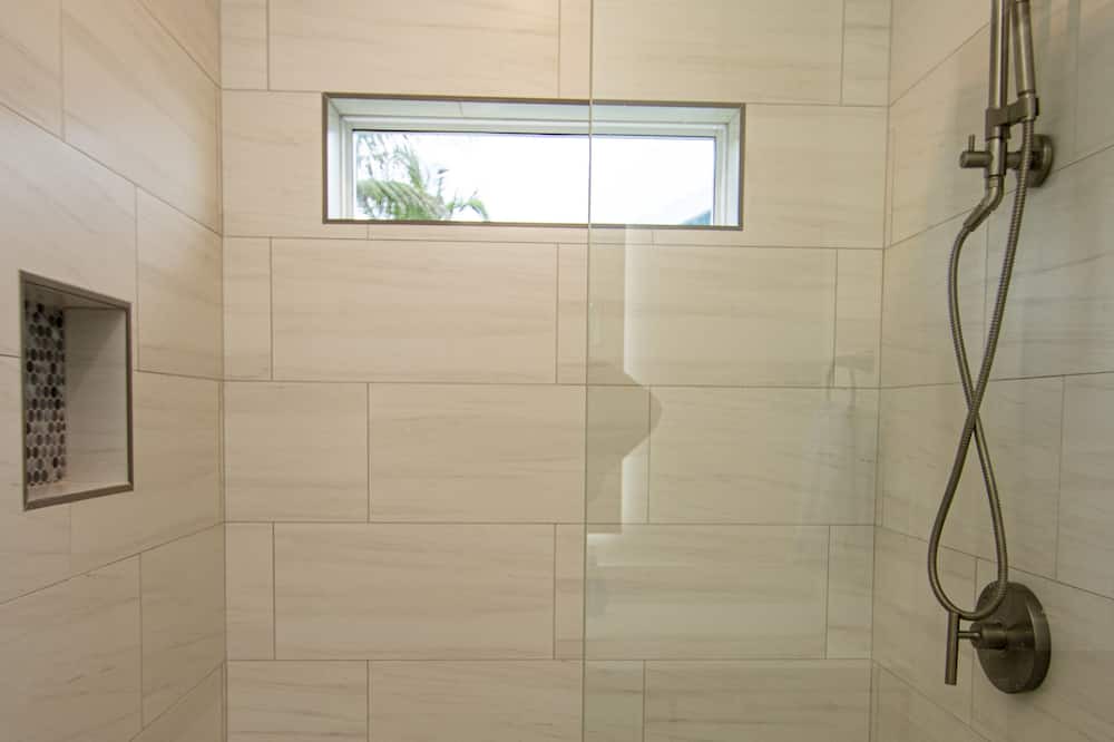 Photo of Bathroom in Tar Bay