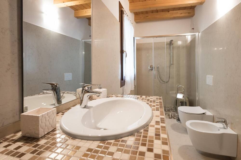 Photo of Bathroom in San Zeno