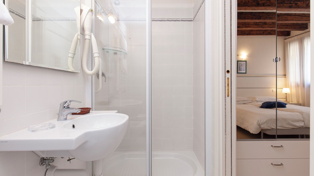 Photo of Bathroom in Dorsoduro