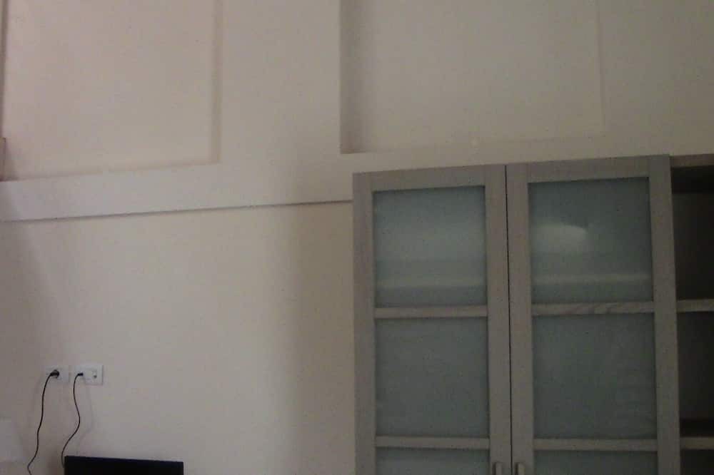 Photo of Others in Est