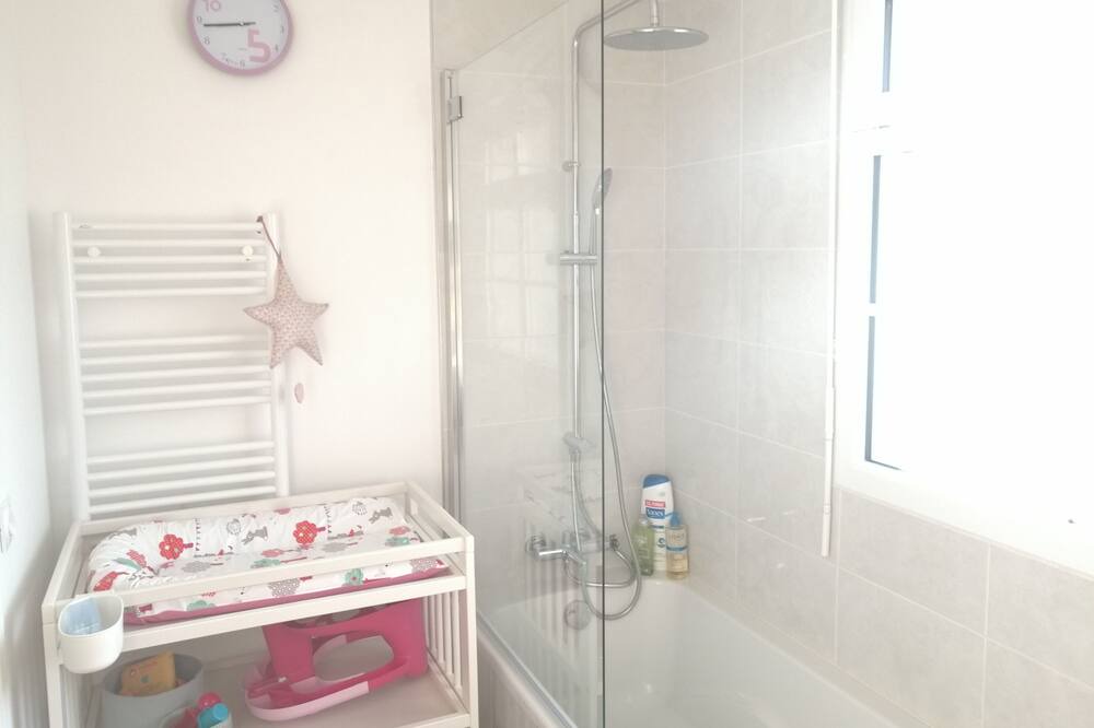 Photo of Bathroom in Chanteloup-en-Brie