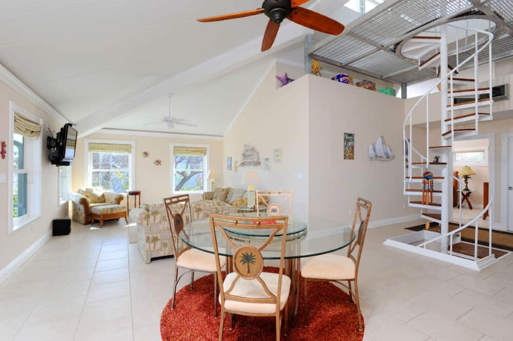 Photo of Livingroom in Rainbow Bay