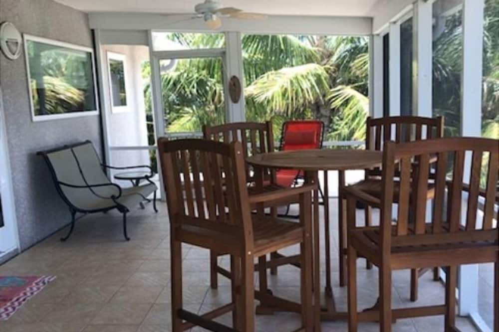 Photo of Livingroom in Rainbow Bay