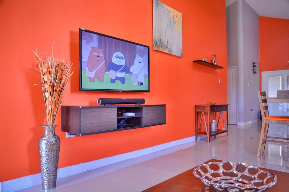 Photo of Livingroom in Kingston