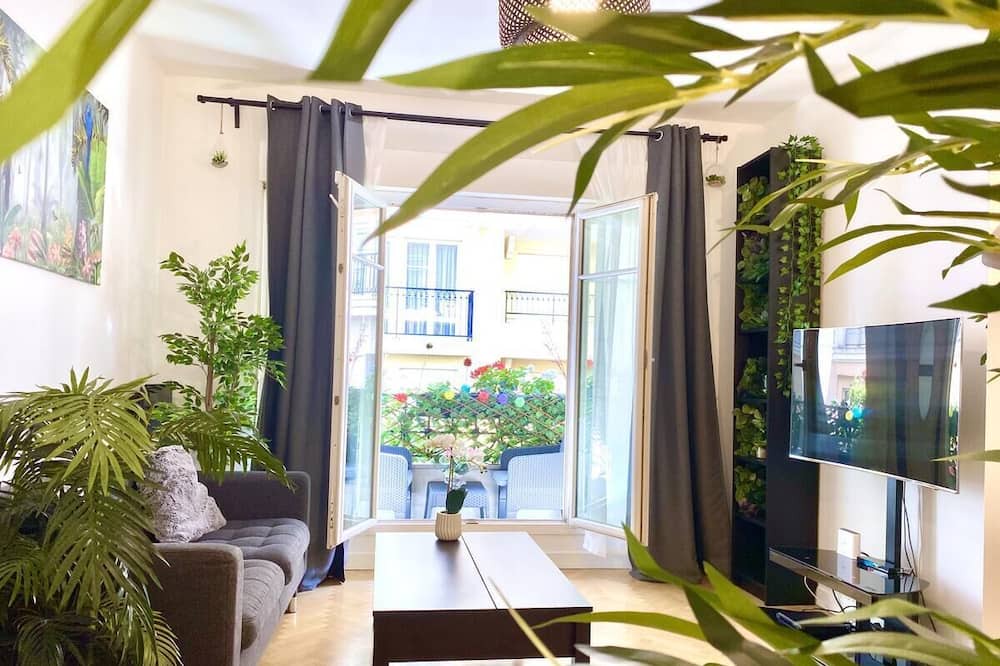 Photo of Livingroom in Le Plessis-Robinson