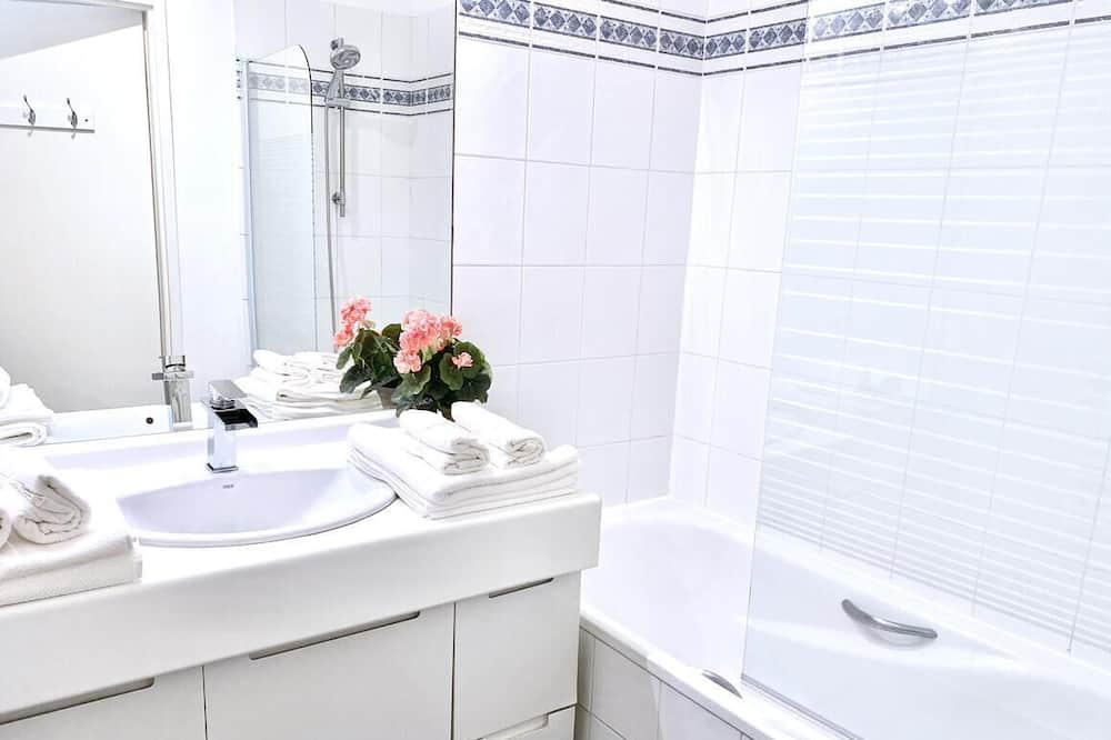 Photo of Bathroom in Le Plessis-Robinson