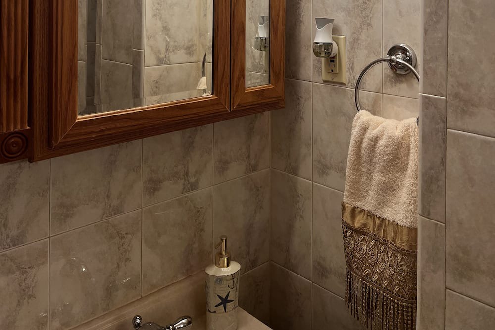 Photo of Bathroom in Canarsie