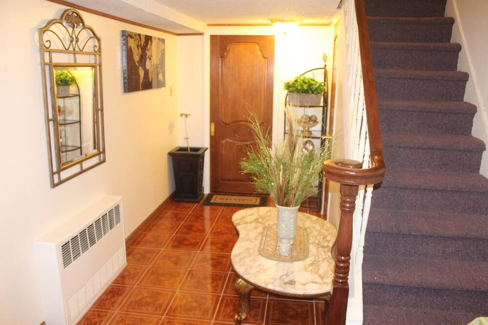 Photo of Livingroom in Canarsie