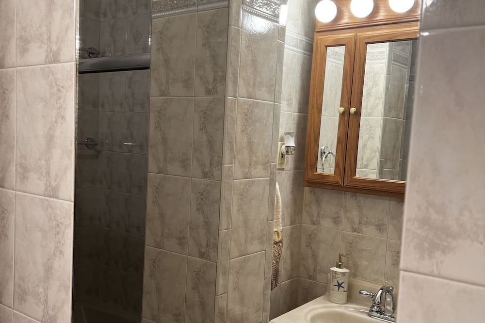 Photo of Bathroom in Canarsie