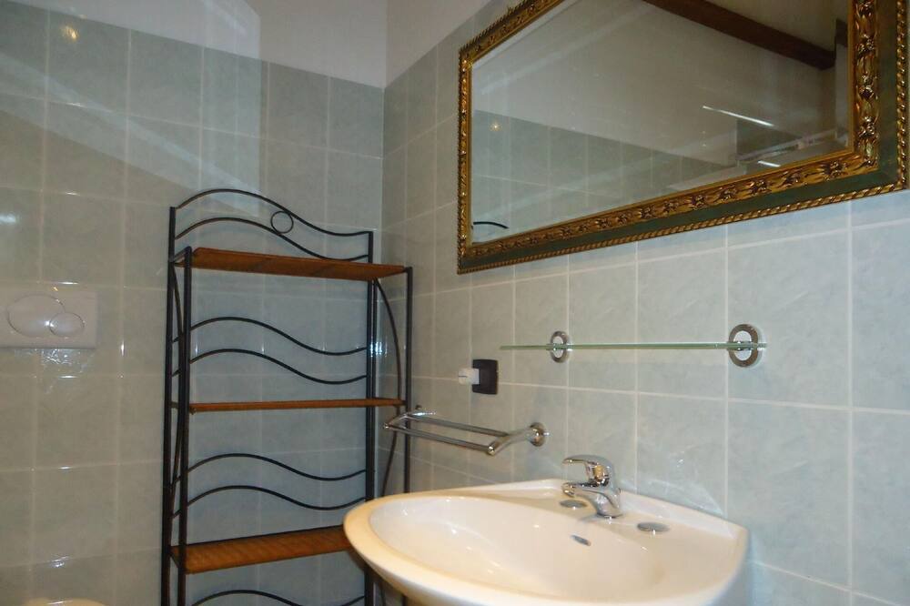 Photo of Bathroom in Idro