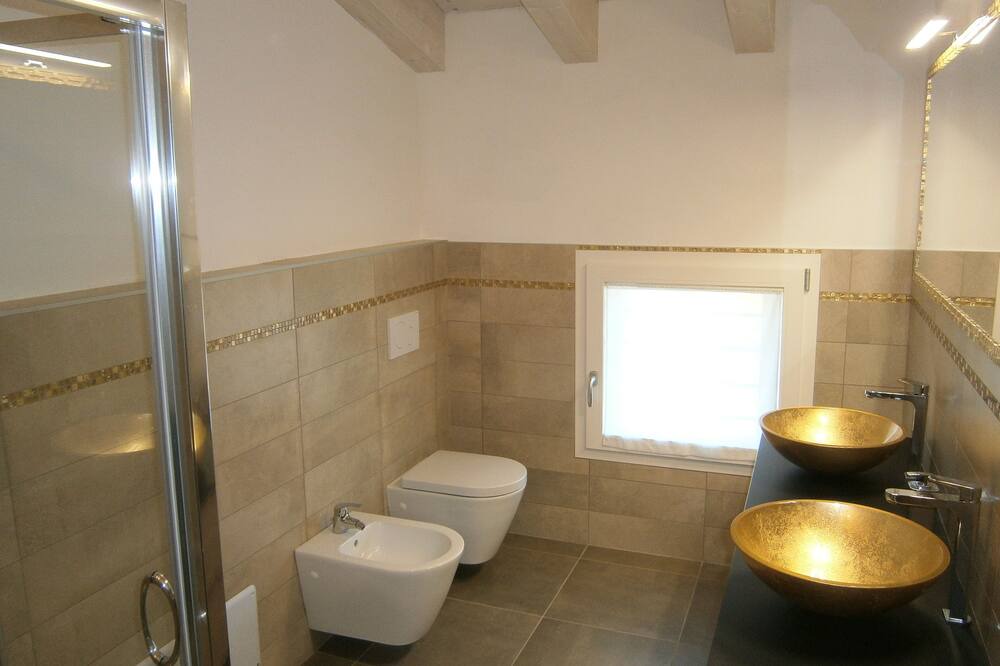 Photo of Bathroom in Peraga