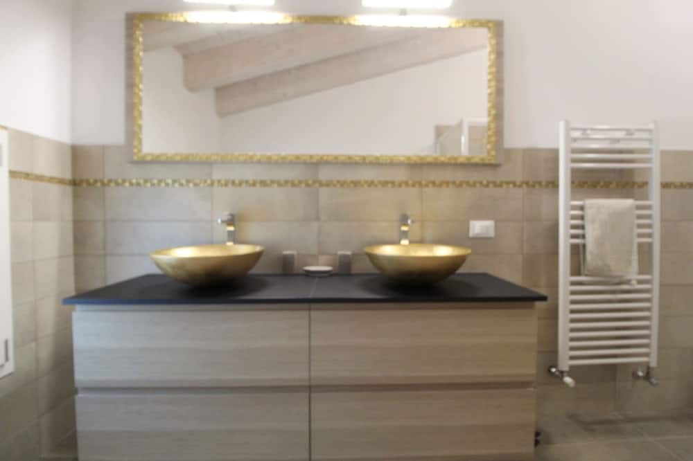 Photo of Bathroom in Peraga