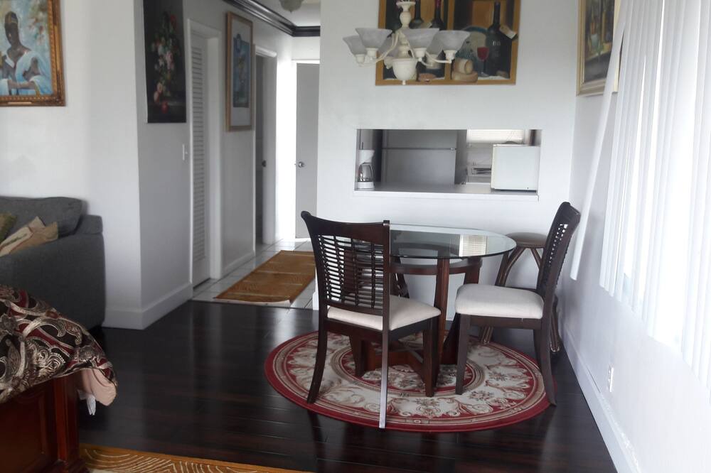 Photo of Livingroom in Downtown