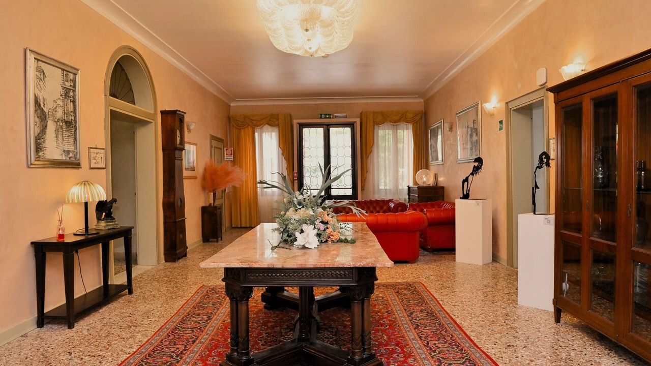 Photo of Others in Mirano