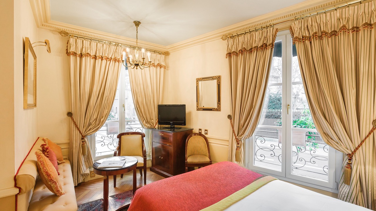 Photo of Bedroom in 6th Arrondissement