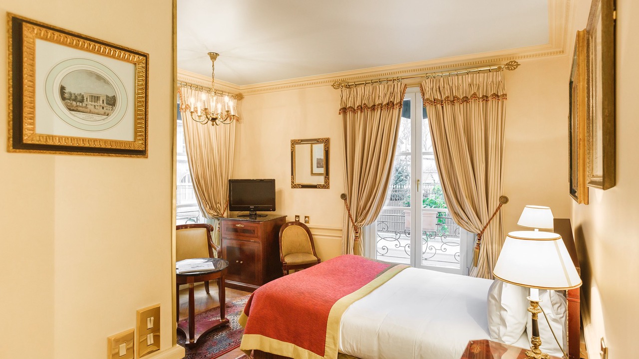 Photo of Bedroom in 6th Arrondissement
