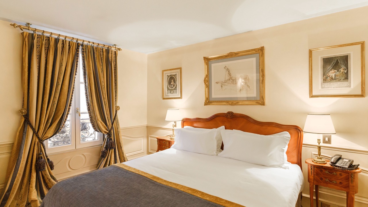 Photo of Bedroom in 6th Arrondissement