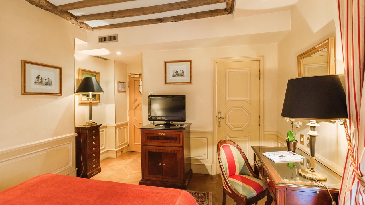 Photo of Bedroom in 6th Arrondissement