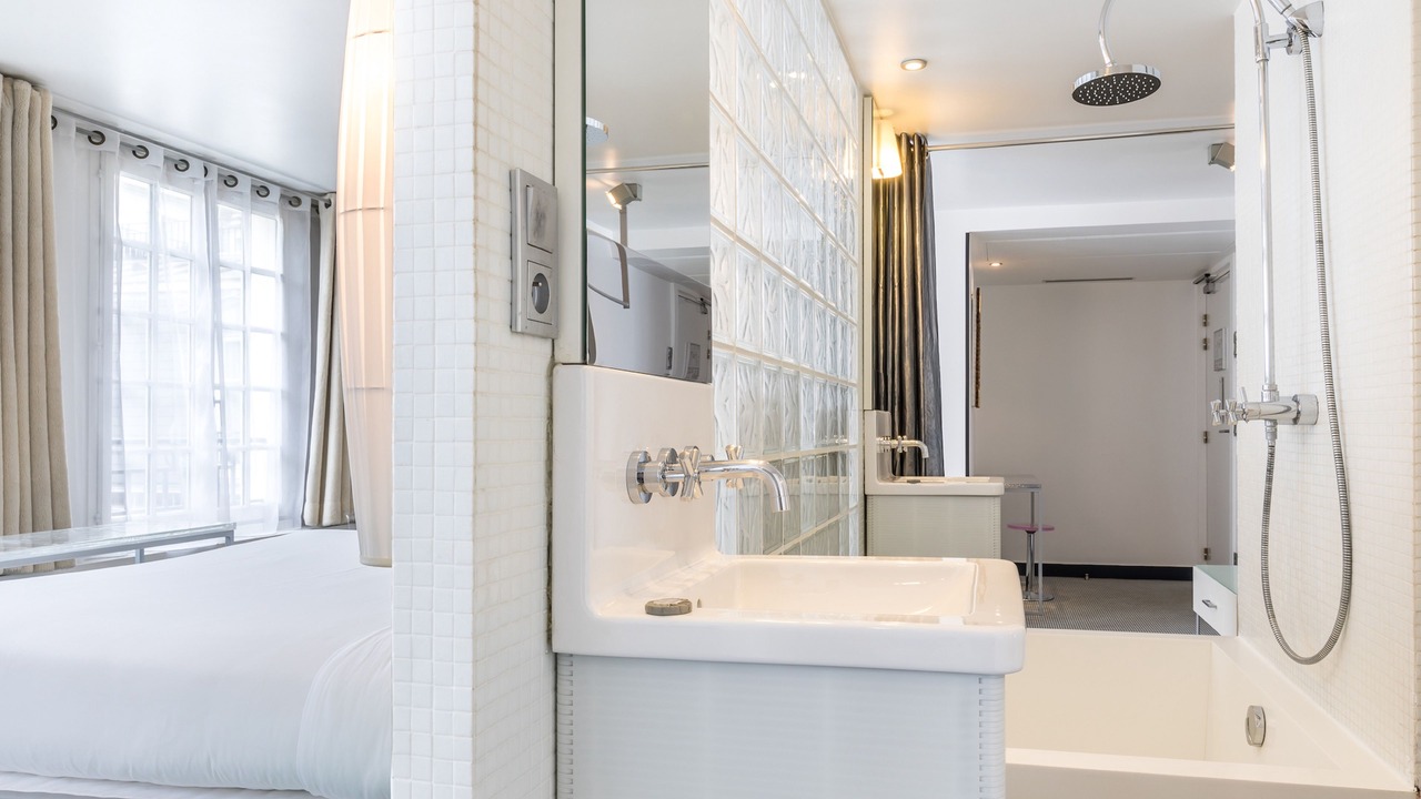 Photo of Bathroom in Quartier de la Goutte-d'Or