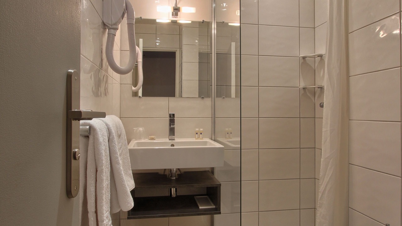 Photo of Bathroom in Republique–Point-du-Jour