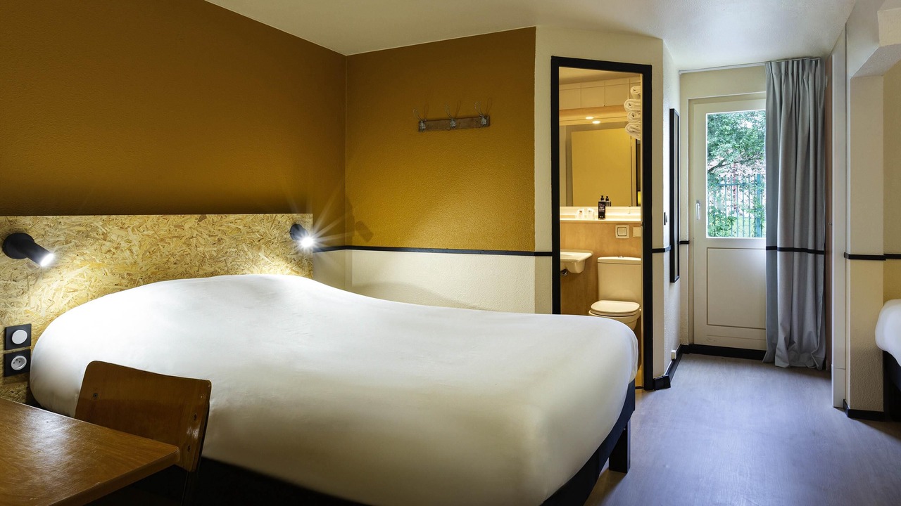 Photo of Bedroom in Villeneuve-la-Garenne