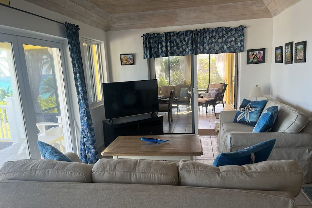 Photo of Livingroom in North Palmetto Point