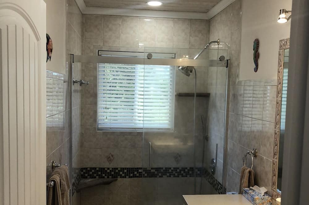 Photo of Bathroom in North Palmetto Point